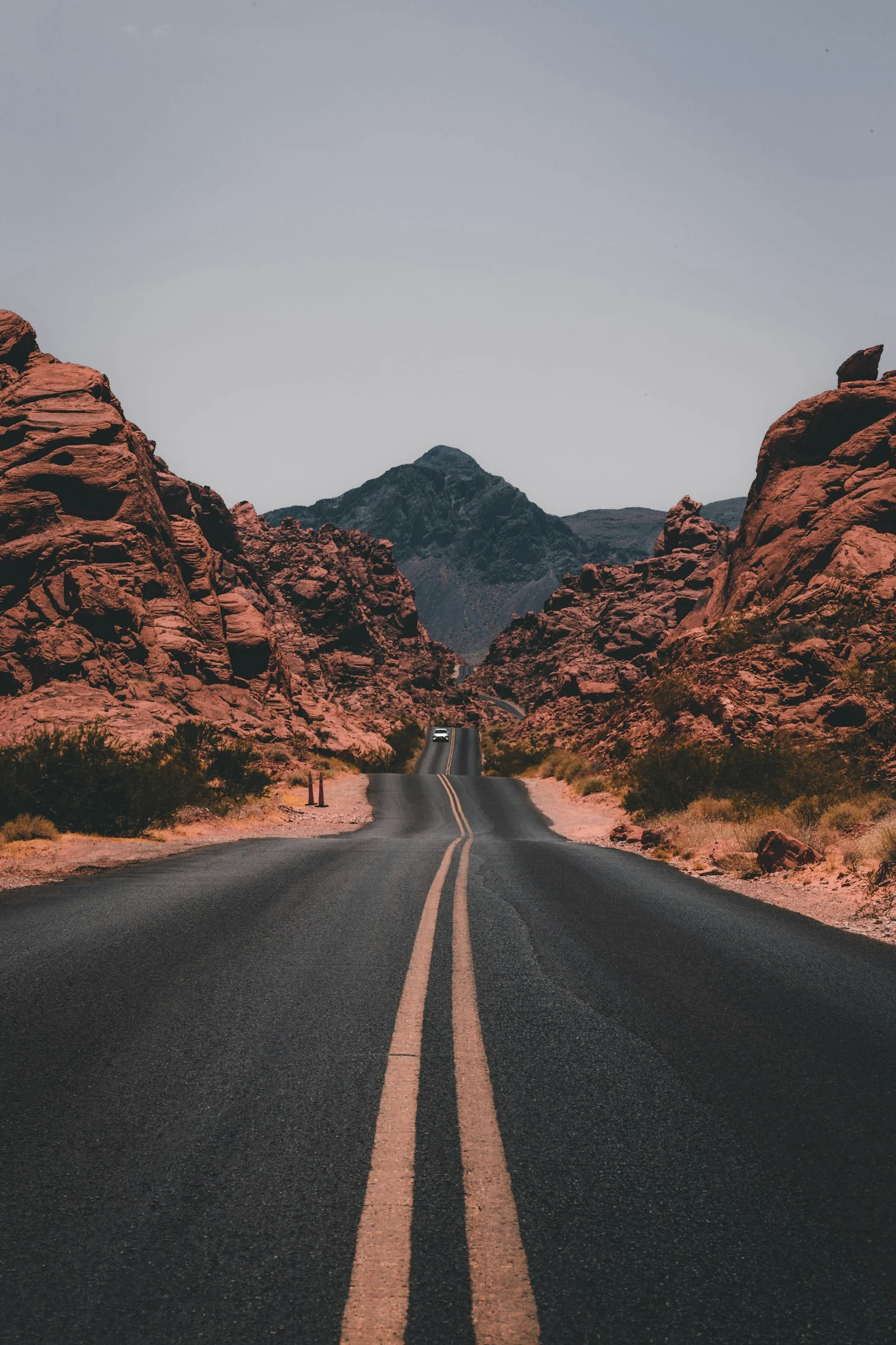 Paisaje costero con acantilados